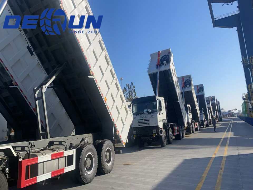 Τα Sinotruk Howo 10 Dump Trucks έχουν ήδη φτάσει στο λιμάνι και είναι έτοιμα να ξεκινήσουν Τα Sinotruk Howo 10 Dump Trucks έχουν ήδη φτάσει στο λιμάνι και είναι έτοιμα να ξεκινήσουν