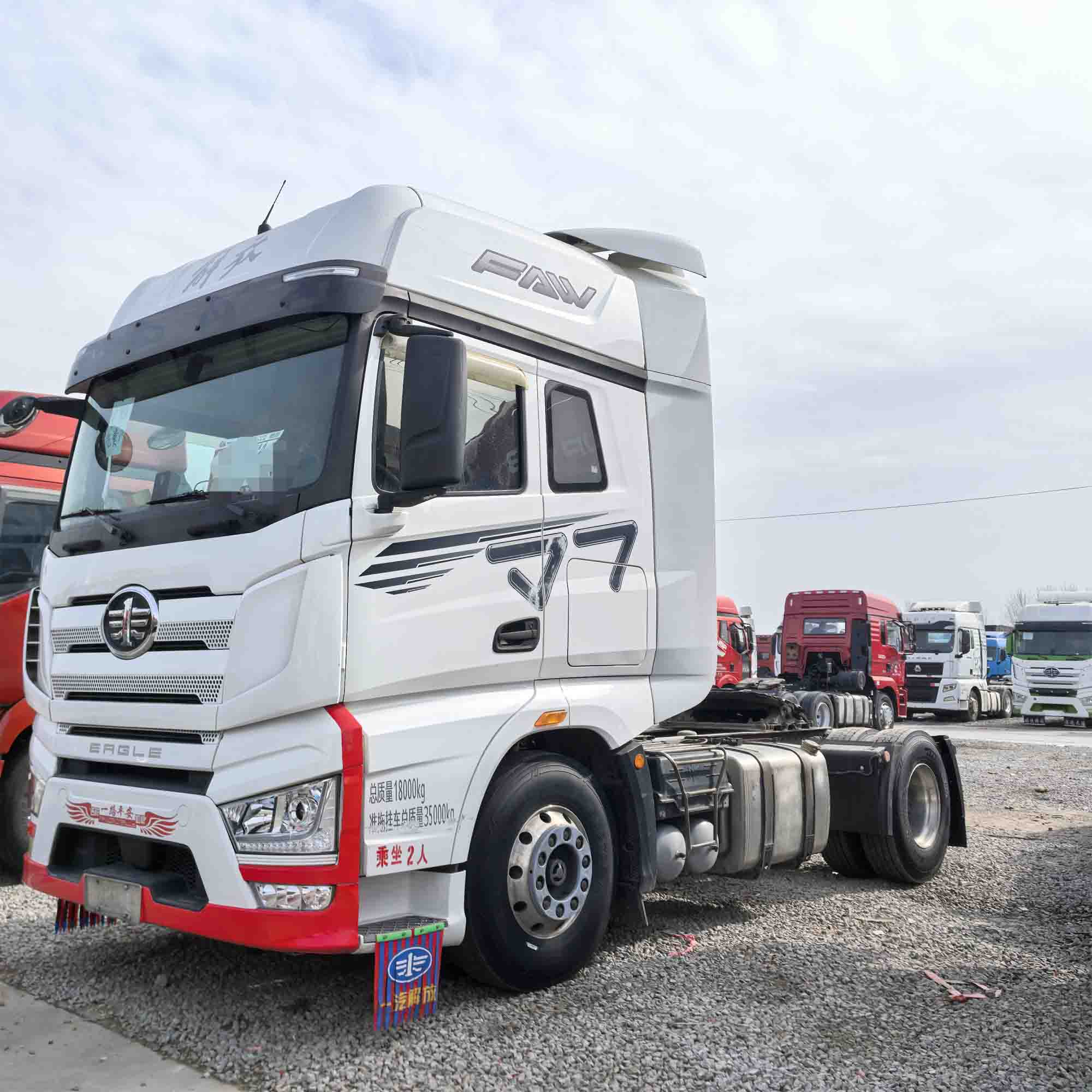 Το FAW χρησιμοποίησε φορτηγό τρακτέρ 4x2 J7